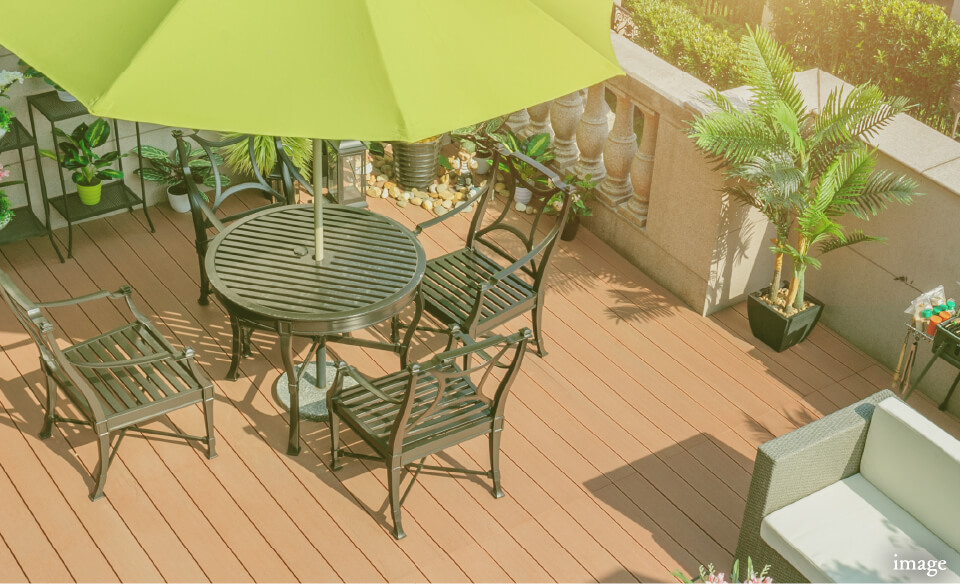 風が気持ちいい青空リビング